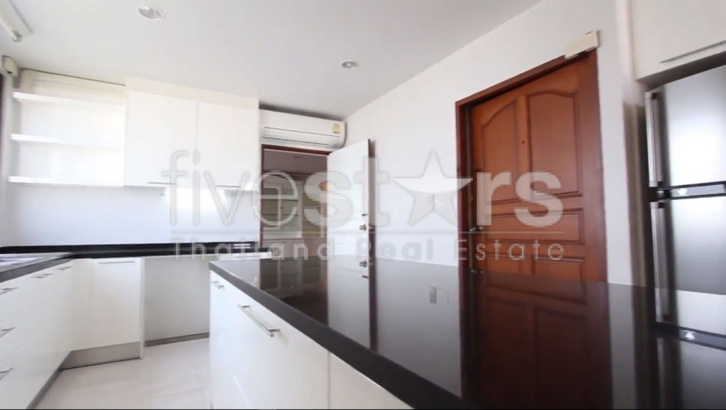 3 bedroom pet friendly condo for rent on Phrom Phong, photo 6