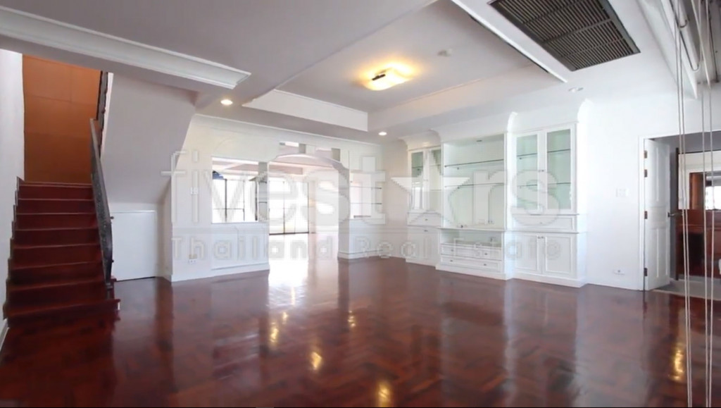 3 bedroom pet friendly condo for rent on Phrom Phong