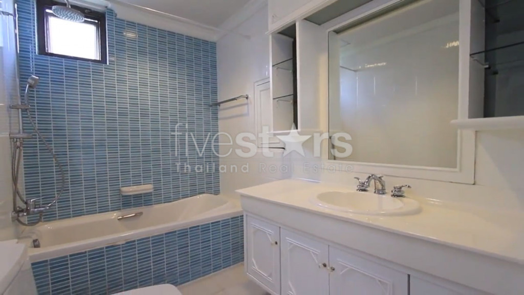 4 bedroom pet friendly condo for rent on Phrom Phong, photo 10