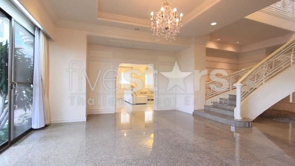 5 bedroom pet friendly condo for rent on Phrom Phong