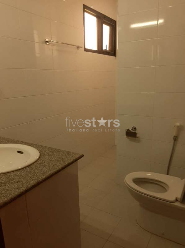Three-Bedroom Apartment for rent in Phrompong, photo 13