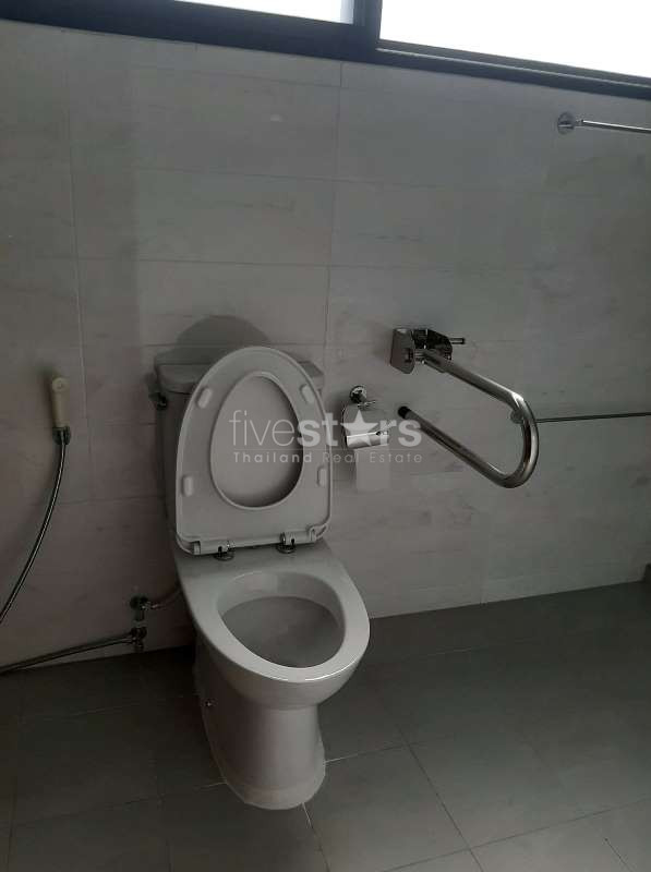 Three-Bedroom Apartment for rent in Phrompong, photo 15