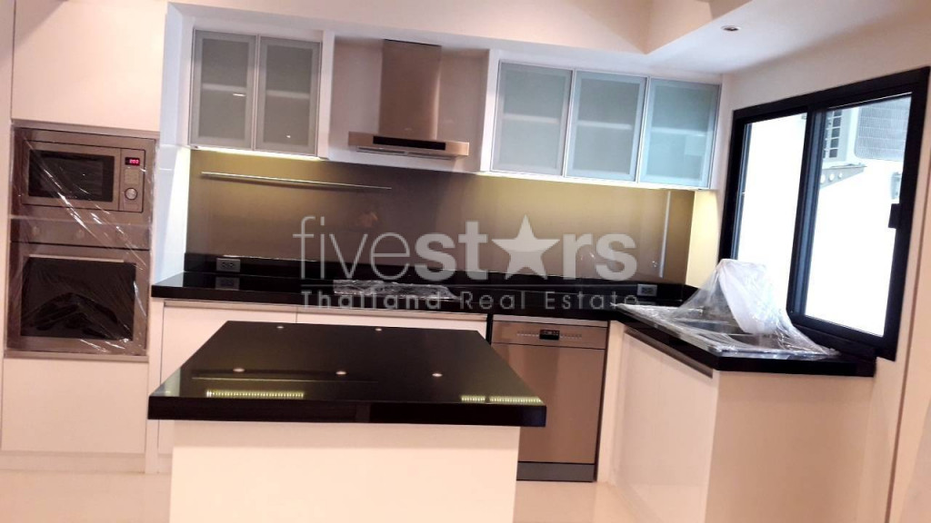 4 Bedroom apartments in quiet street of Sukhumvit only a 5-minute walk to Phrom Phong BTS station, photo 9