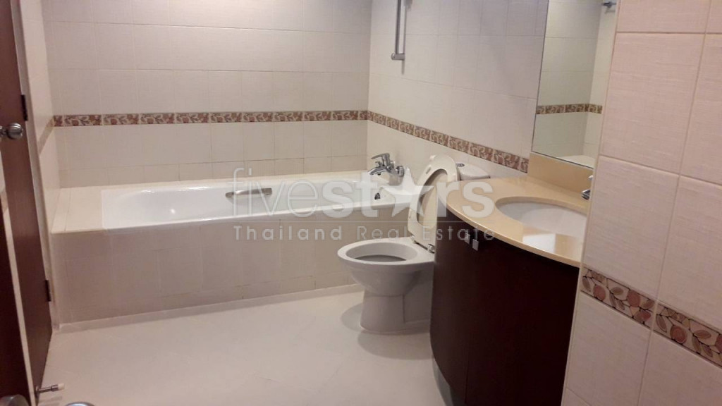 4 Bedroom apartments in quiet street of Sukhumvit only a 5-minute walk to Phrom Phong BTS station, photo 13