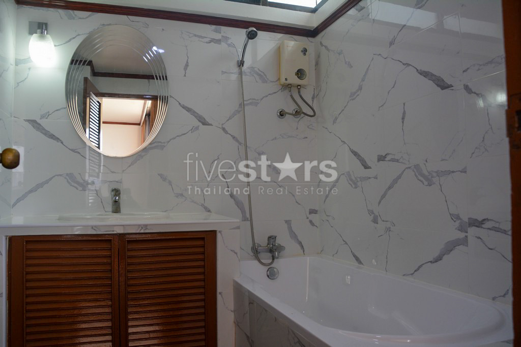 Appartement 2 chambres spacieux quartier Phromphong, photo 17