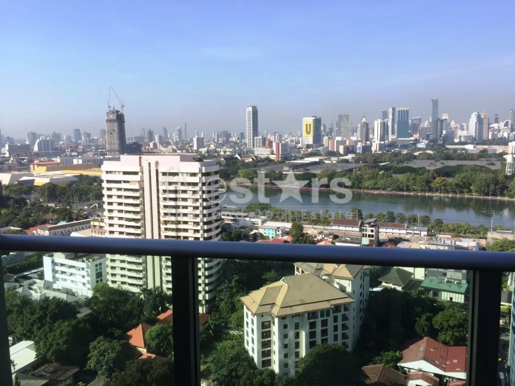 Condo 2 chambres à louer sur Asoke