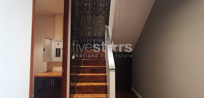 Large duplex 3 bedrooms for rent in Sukhumvit near BTS Phromphong, photo 16