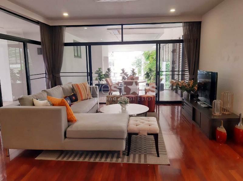 3 bedoom house for rent close to BTS Promphong Station