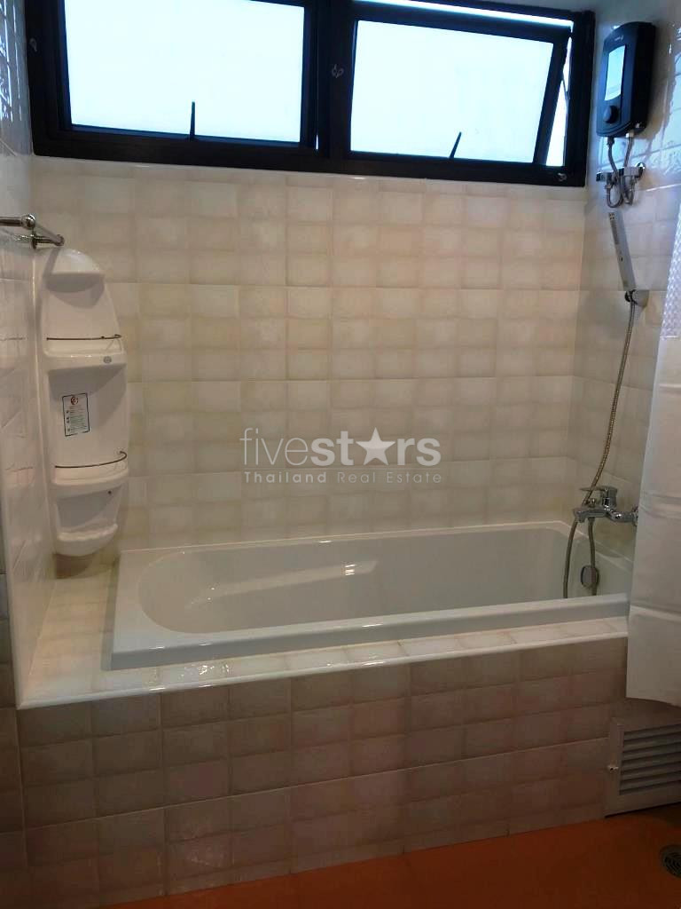 Condo spacieux de 2 chambres à louer sur Thong Lo, photo 11