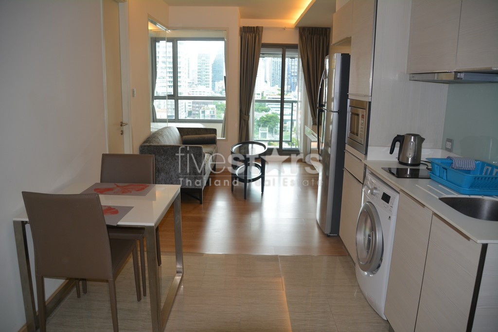 Appartement moderne d'une chambre à vendre quartier Phromphong, photo 2