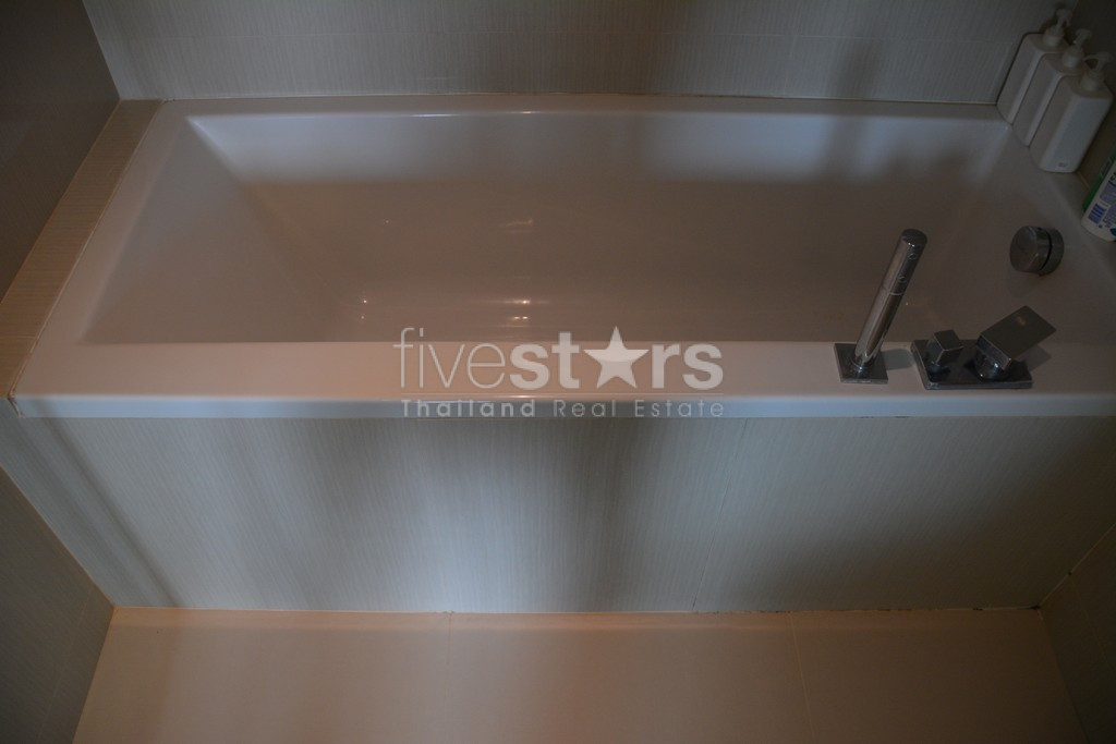 Appartement moderne d'une chambre à vendre quartier Phromphong, photo 14