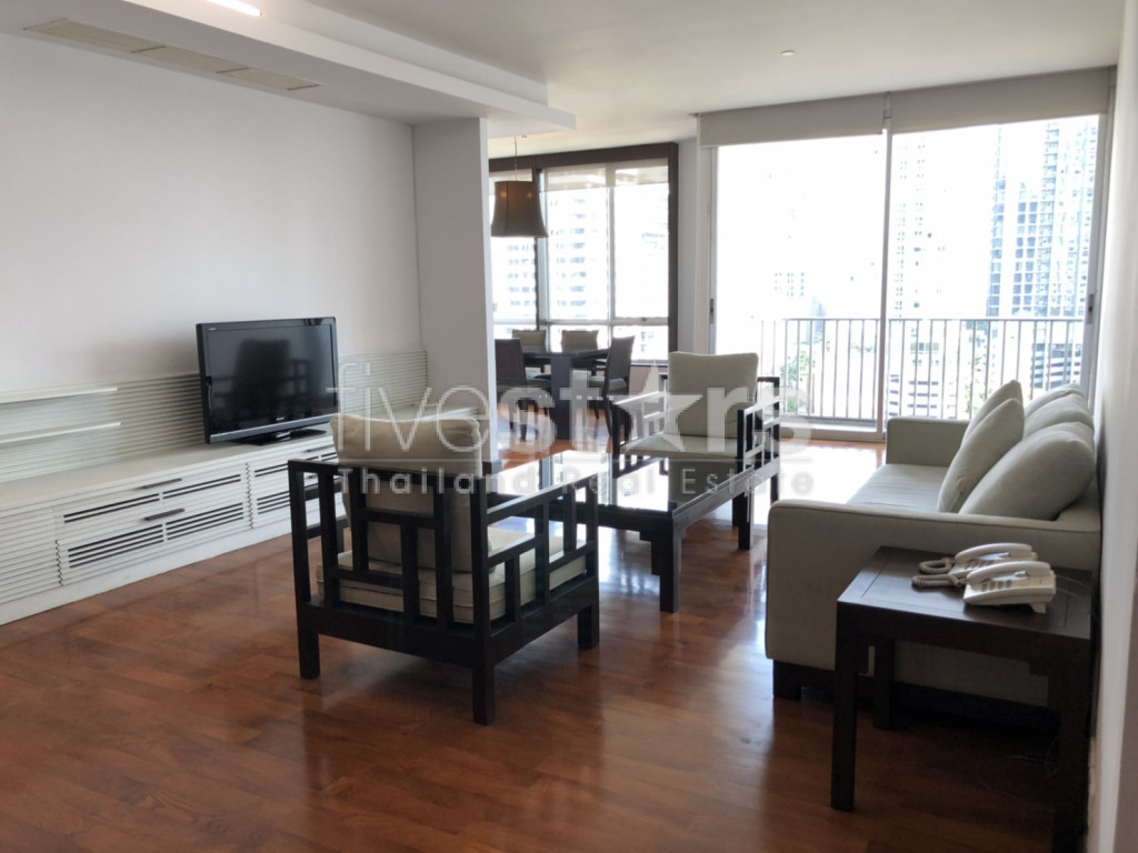 Large 4 bedrooms apartment for rent in Thonglor