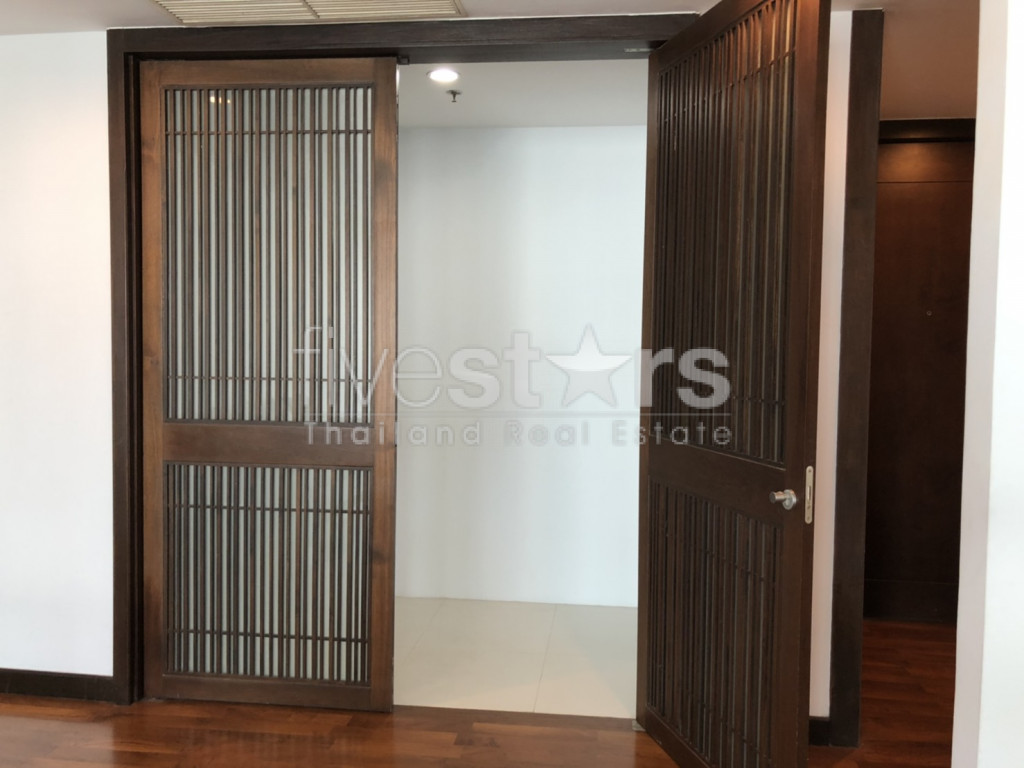 Large 4 bedrooms apartment for rent in Thonglor, photo 15