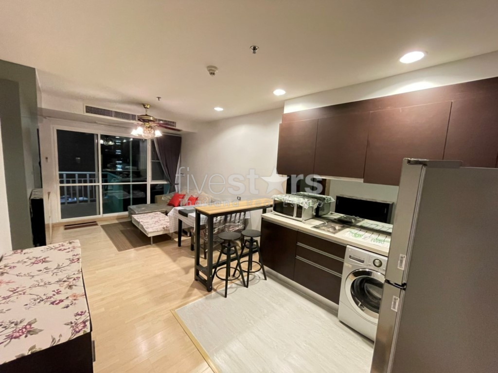 2-bedroom condo for sale between Thong Lo - Ekkamai, photo 2
