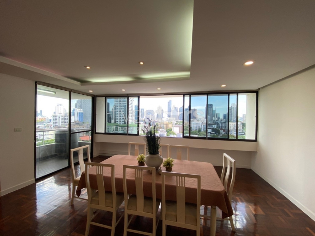 3 bedroom condo for rent on Thonglor