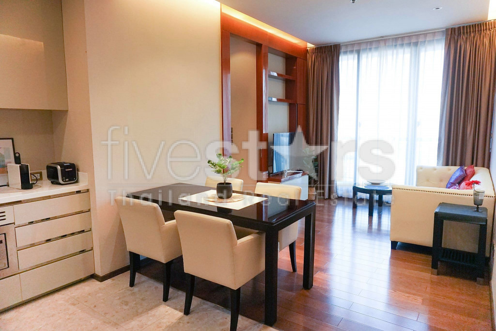 Condo 2 chambres à louer à Sukhumvit Phrompong
