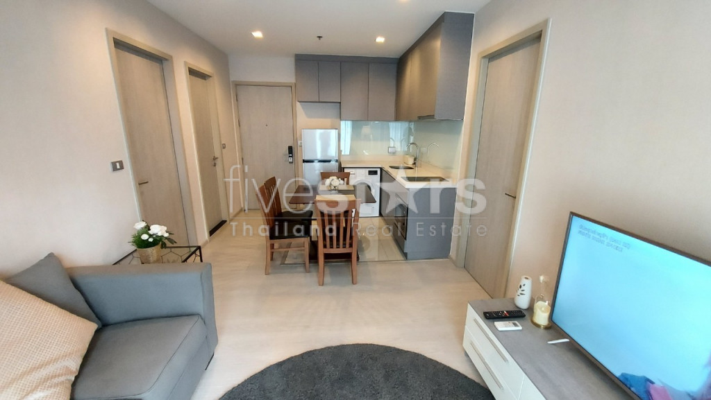 Condo de 2 chambres à louer près de la station de BTS Thong Lo