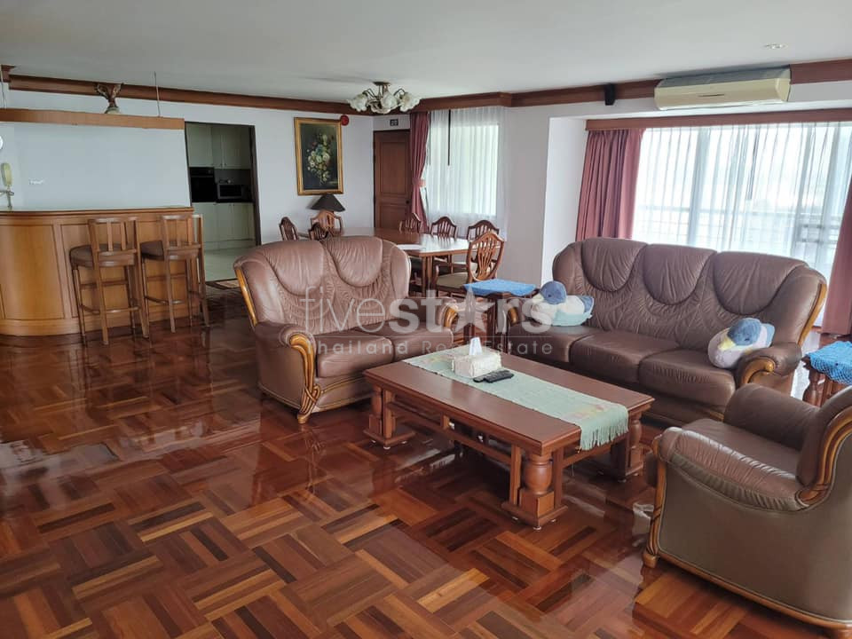 Spacieux condo de 3 chambres à louer sur Thonglor