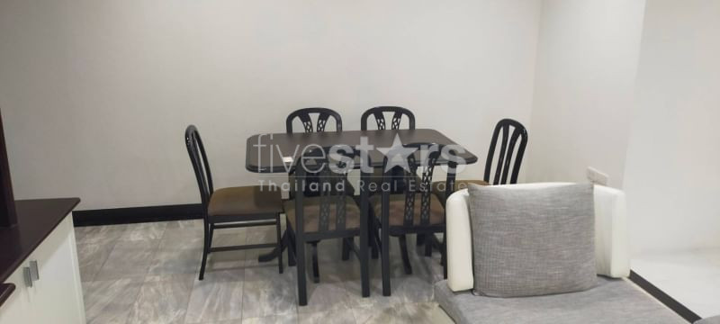 Appartement de 2 chambres à louer près du BTS Phrompong, photo 4
