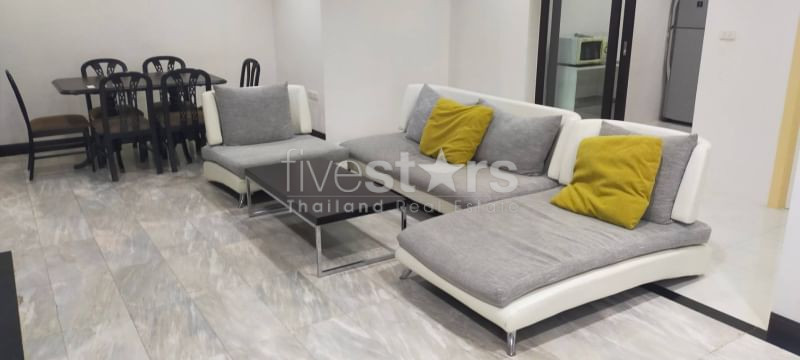 Appartement de 2 chambres à louer près du BTS Phrompong