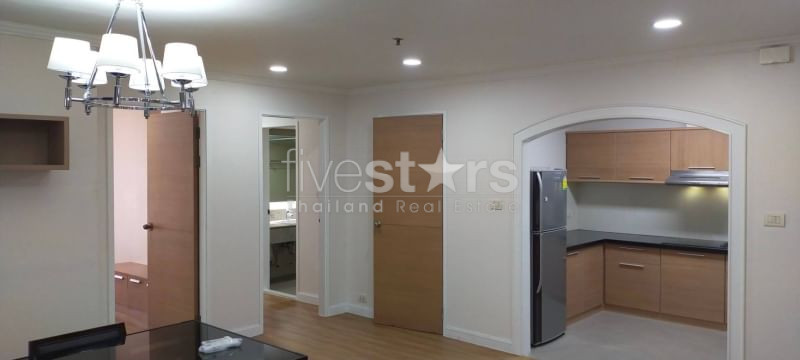 Appartement de 2 chambres à louer près du BTS Phrompong, photo 2