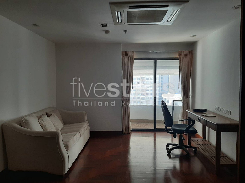 Spacious 3 bedroom duplex with private pool near BTS Phromphong, photo 7