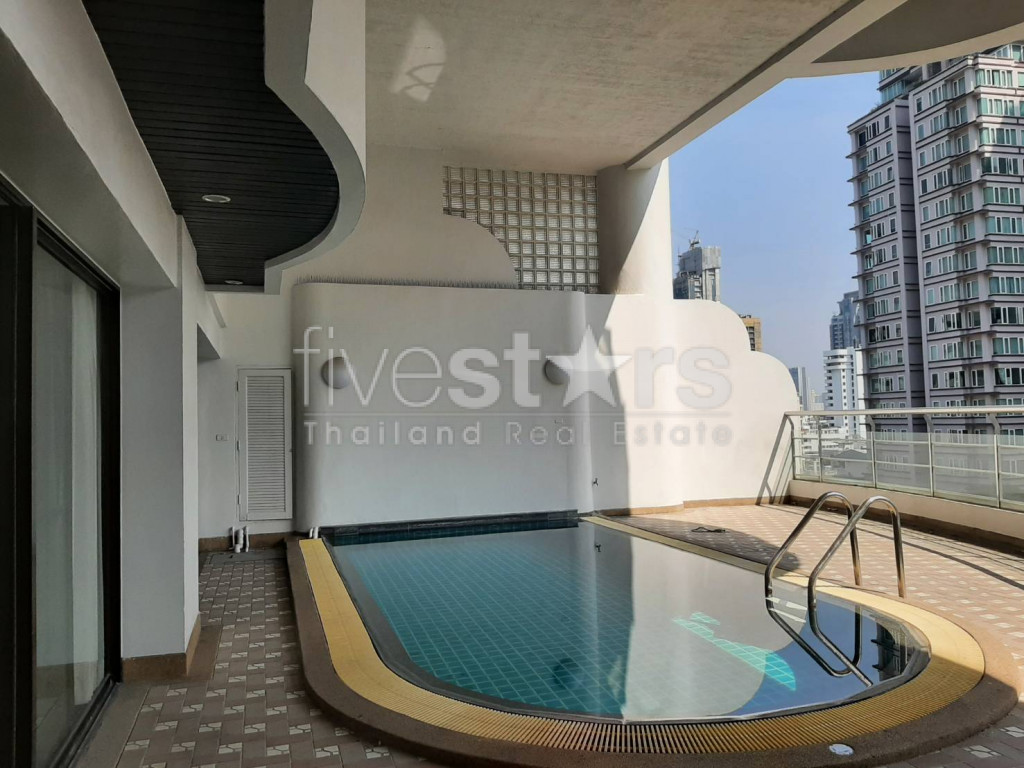 Spacious 3 bedroom duplex with private pool near BTS Phromphong, photo 11