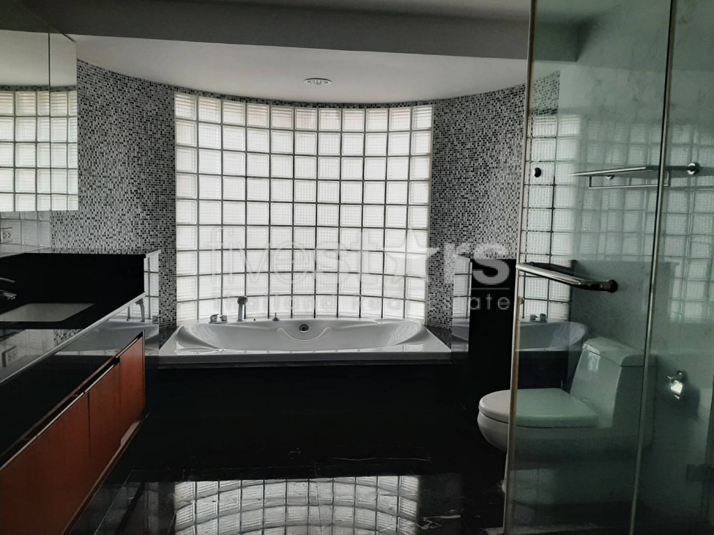 Spacious 3 bedroom duplex with private pool near BTS Phromphong, photo 10