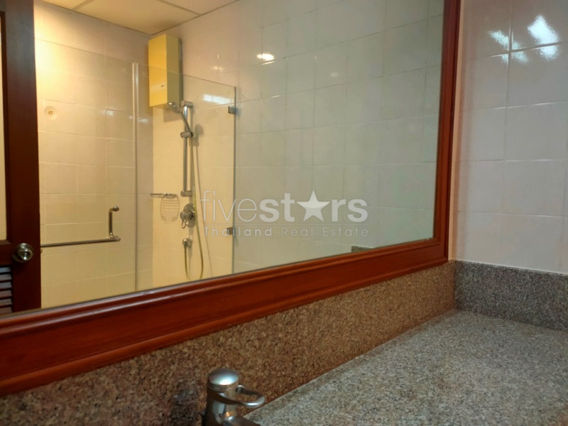 For rent large 2 bedrooms apartment near the park and BTS Phromphong, photo 14