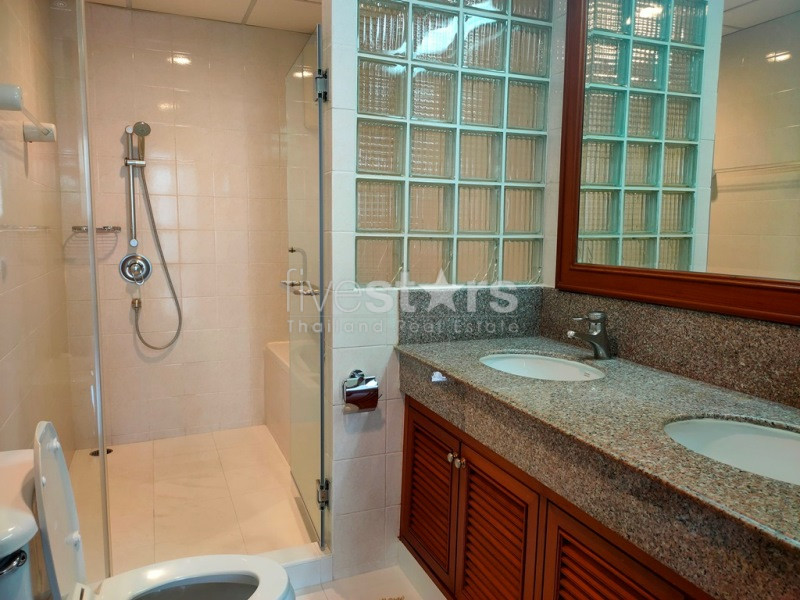 For rent large 2 bedrooms apartment near the park and BTS Phromphong, photo 13