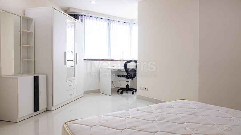 Condominium de 3 chambres à louer près du BTS Phrompong, photo 10