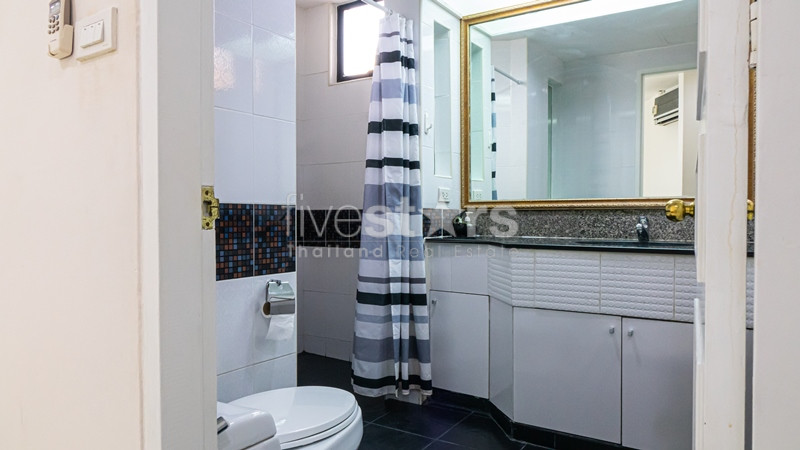 Condominium de 3 chambres à louer près du BTS Phrompong, photo 12