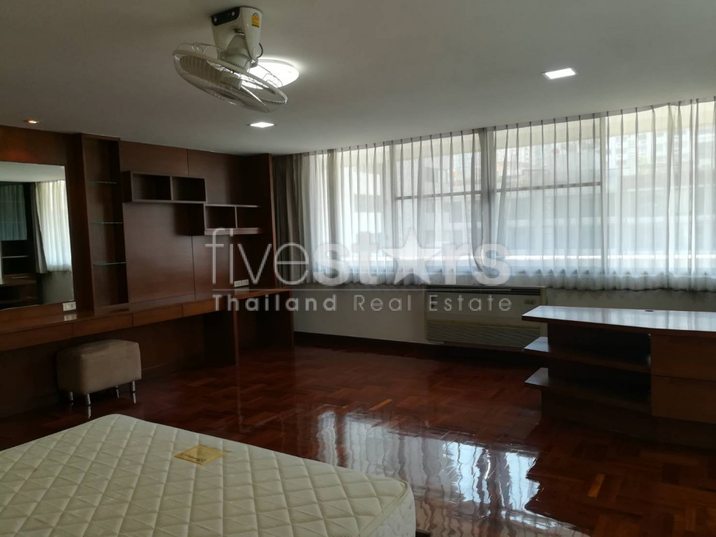 Spacious 3 bed apartment in excellent location close to Emporium, photo 9