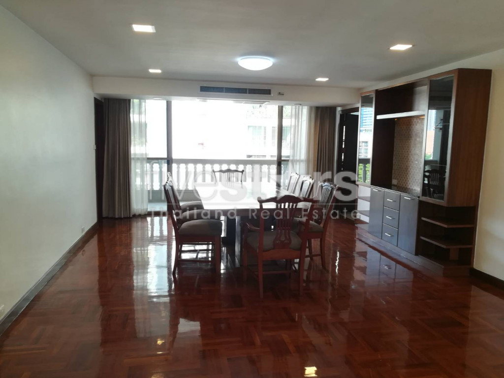 Spacious 3 bed apartment in excellent location close to Emporium, photo 4