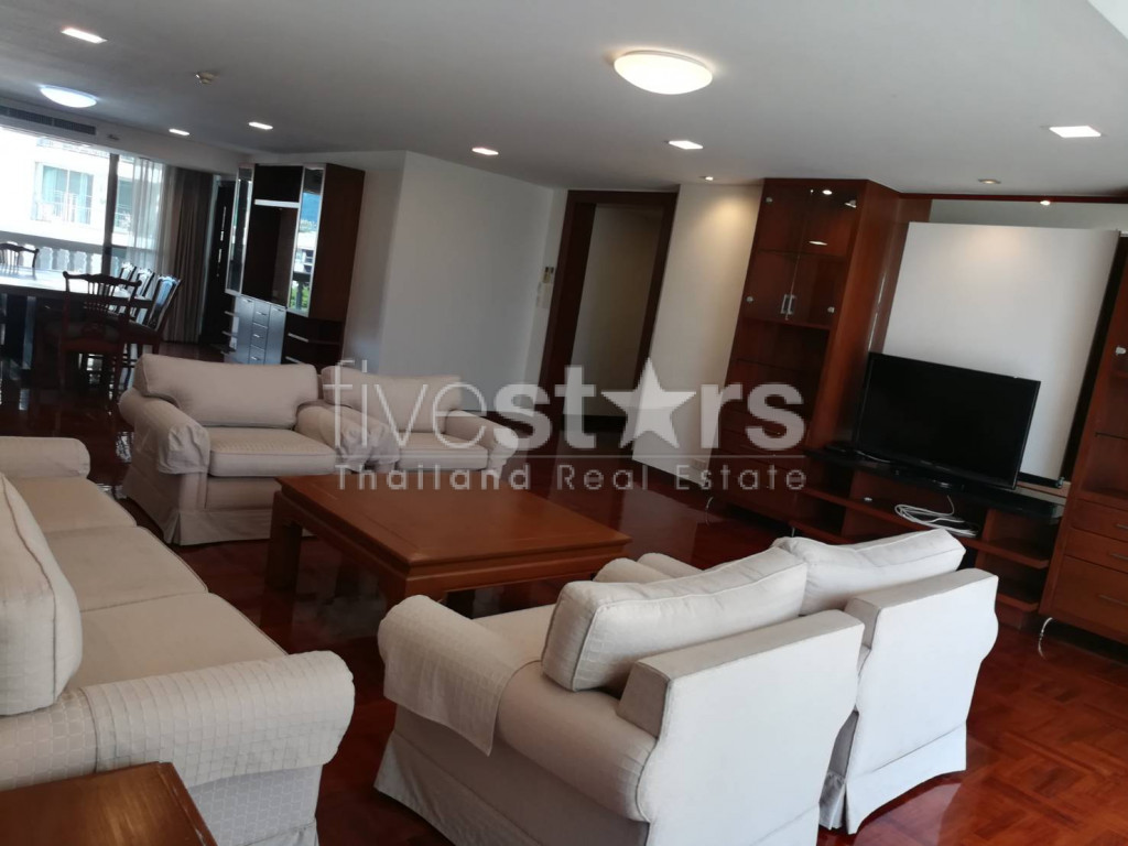 Spacious 3 bed apartment in excellent location close to Emporium, photo 2