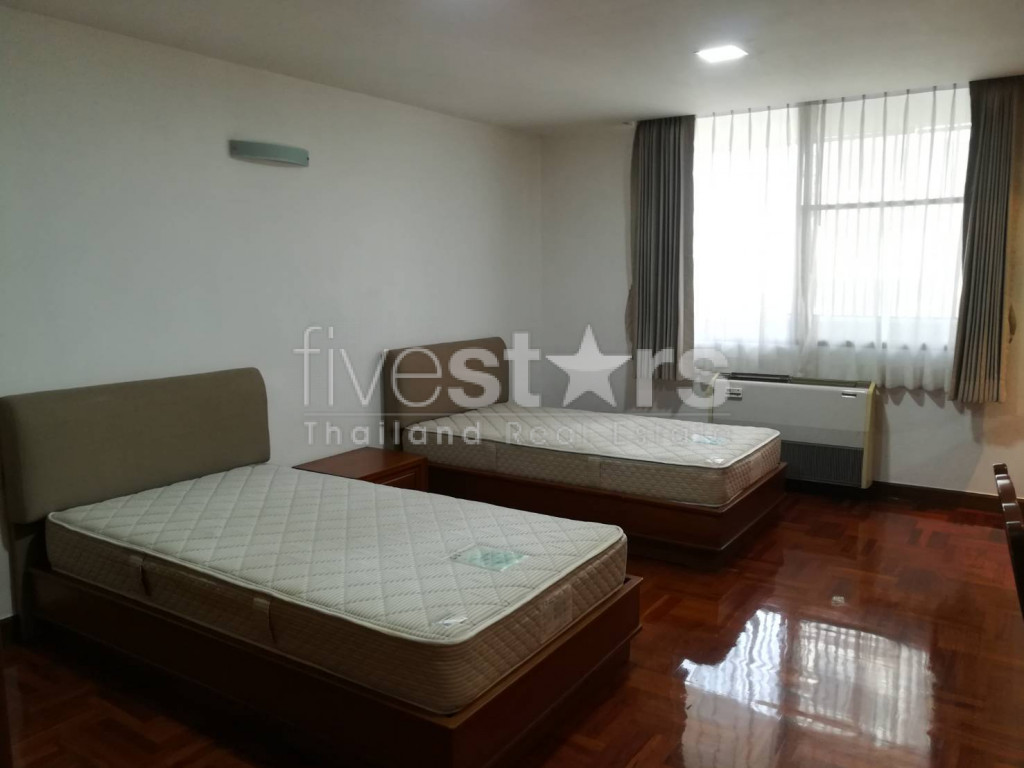 Spacious 3 bed apartment in excellent location close to Emporium, photo 12