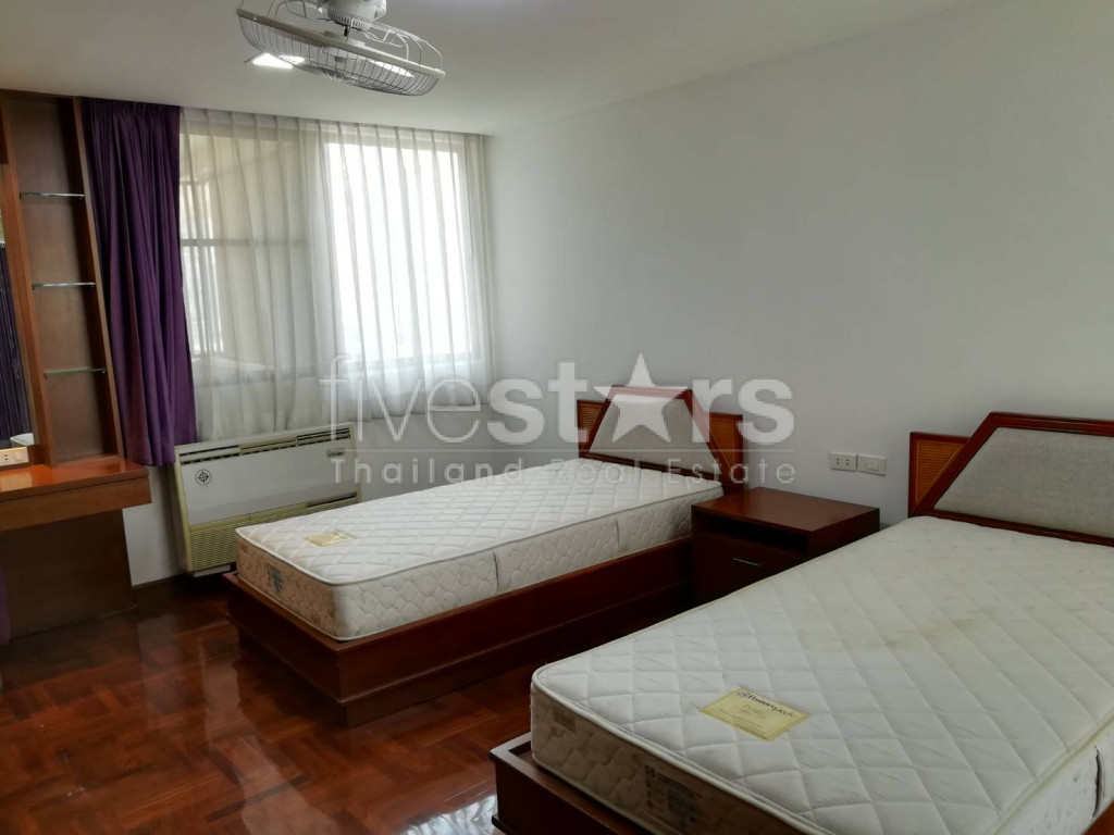 Spacious 3 bed apartment in excellent location close to Emporium, photo 11