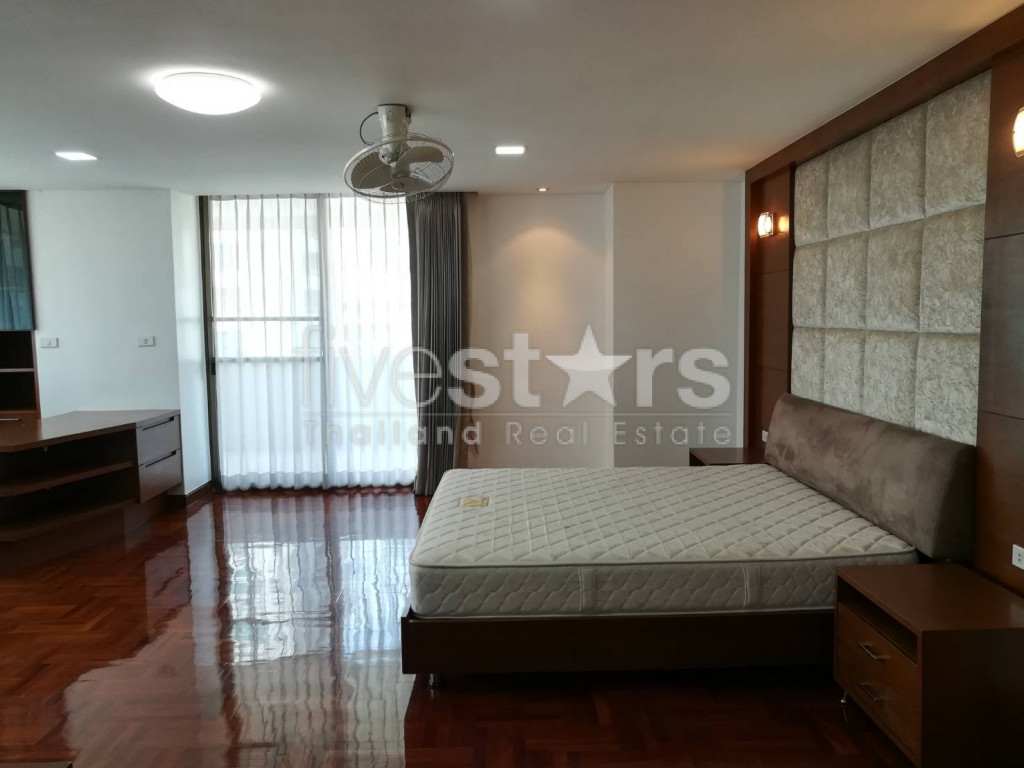 Spacious 3 bed apartment in excellent location close to Emporium, photo 8
