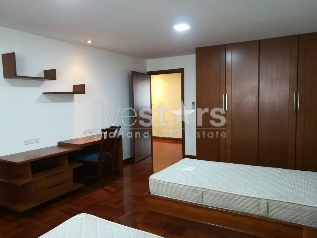 Spacious 3 bed apartment in excellent location close to Emporium, photo 13