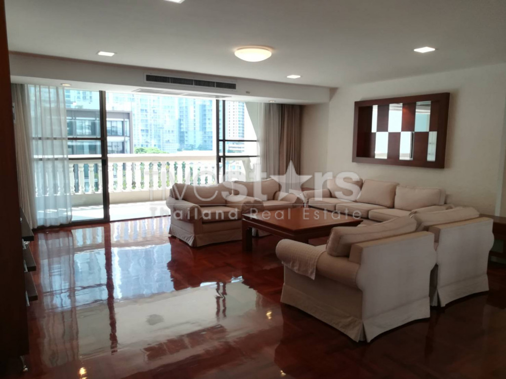 Spacious 3 bed apartment in excellent location close to Emporium