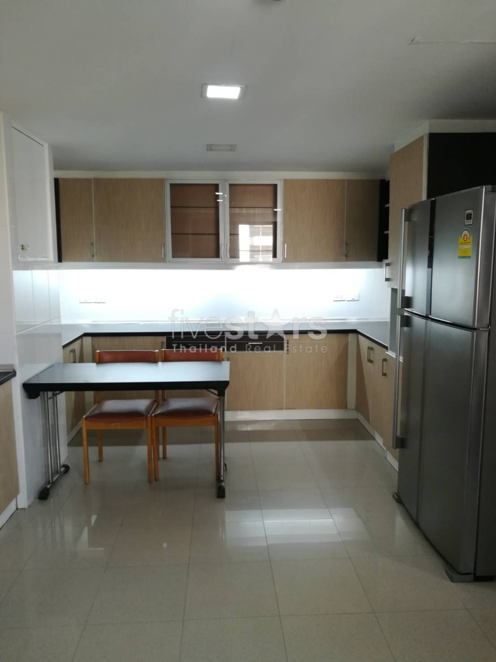Spacious 3 bed apartment in excellent location close to Emporium, photo 7
