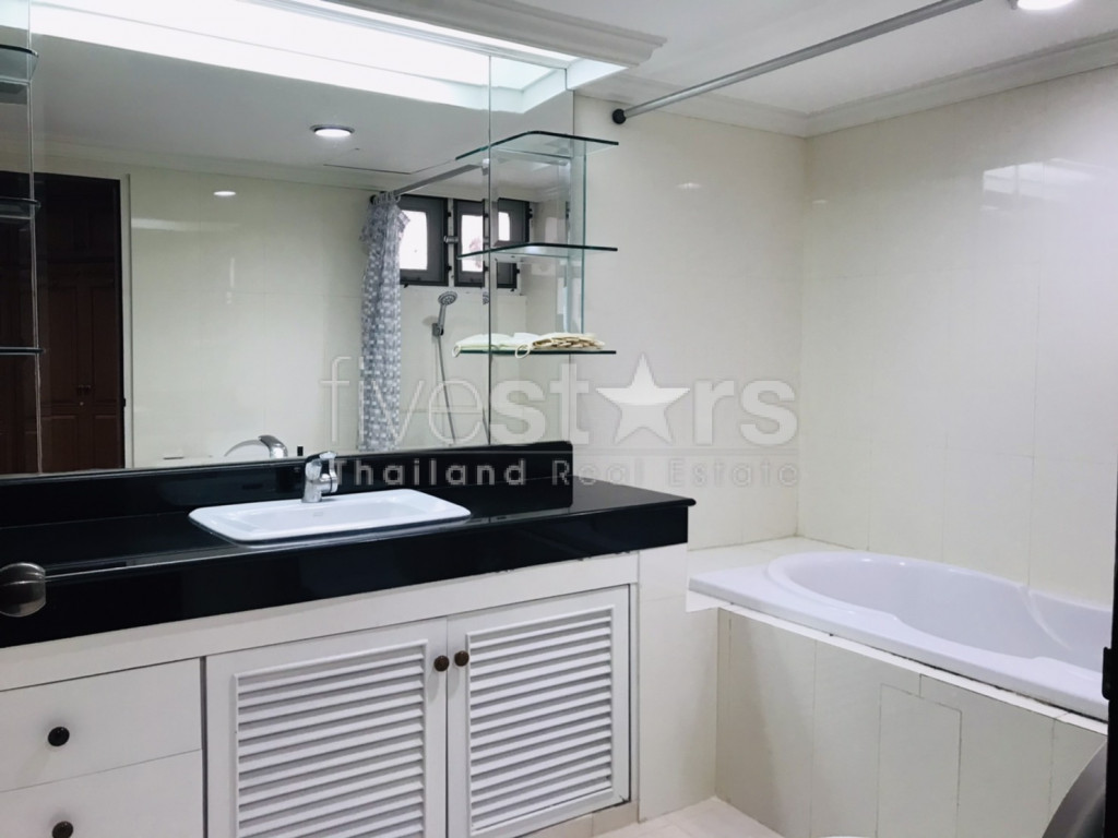 Pet friendly apartment 4 bedroom for rent near BTS Phrom Phong, photo 13