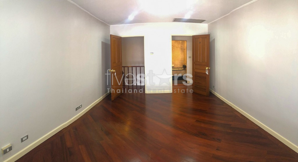 3 chambres duplex à louer proche BTS Phrompong, photo 14