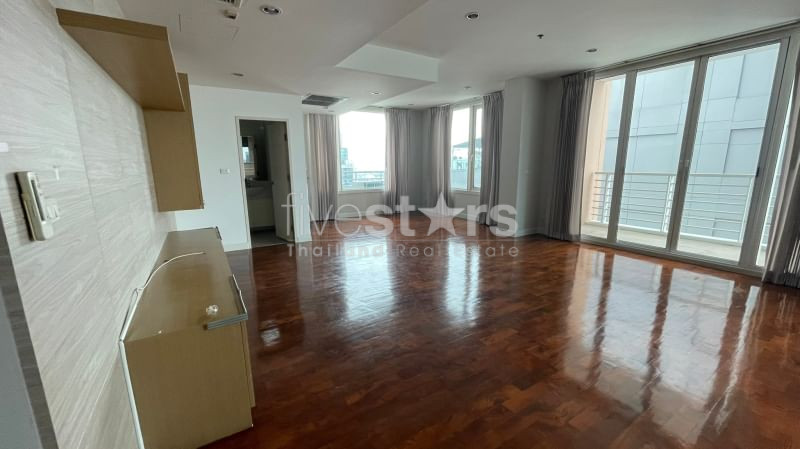 Condo de 3 chambres à louer sur Phrom Phong
