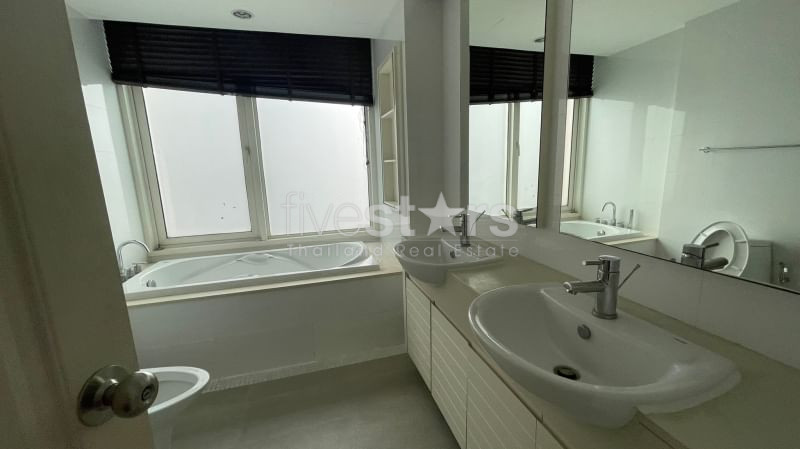 Condo de 3 chambres à louer sur Phrom Phong, photo 9
