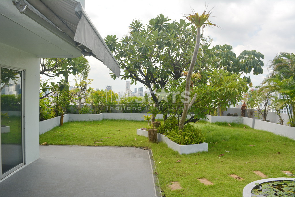 Appartement de 3 chambres à vendre à Phromphong avec jardin privatif