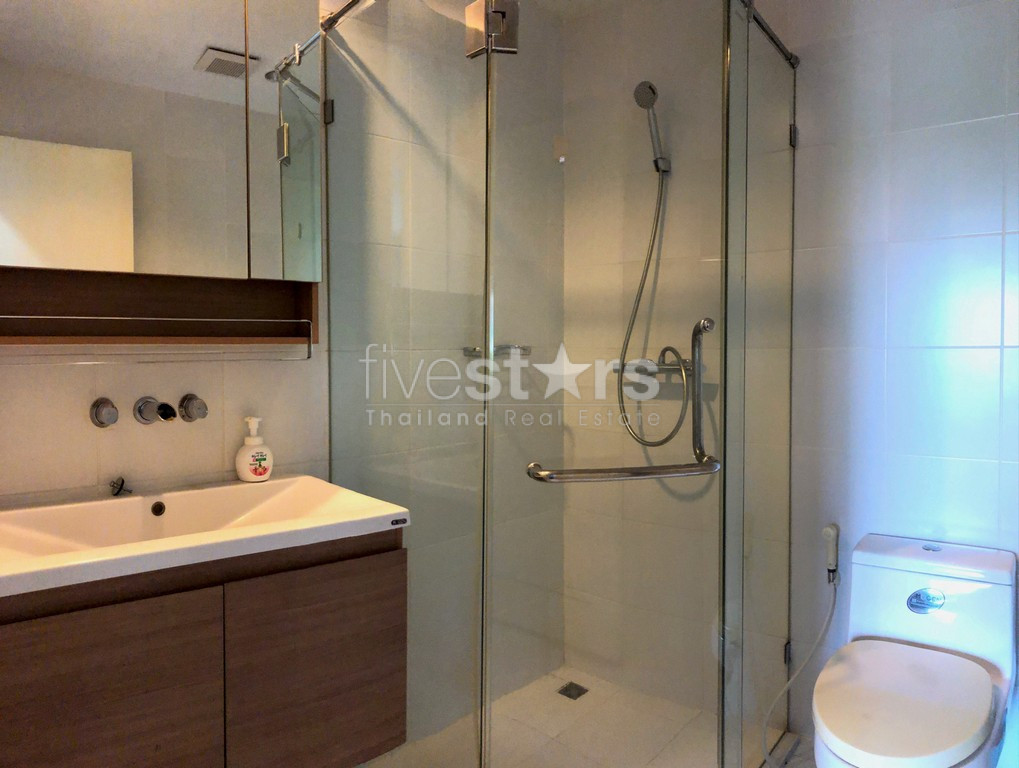 Appartement 2 chambres moderne à vendre proche BTS Phromphong, photo 13