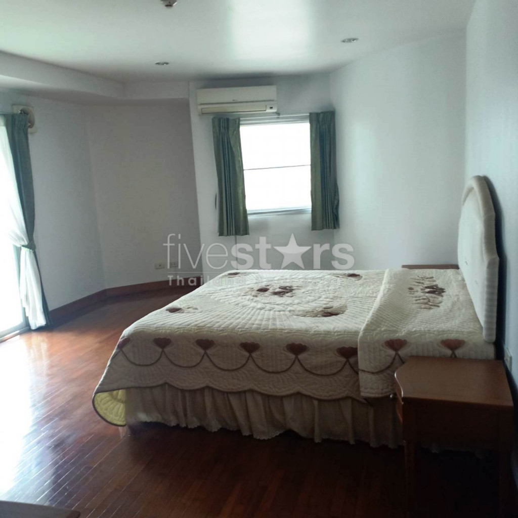 Condo de faible hauteur de 3 chambres à louer sur Thong Lo, photo 6