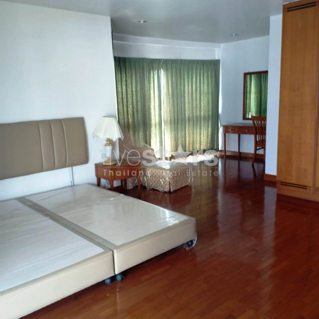 Condo de faible hauteur de 3 chambres à louer sur Thong Lo, photo 3