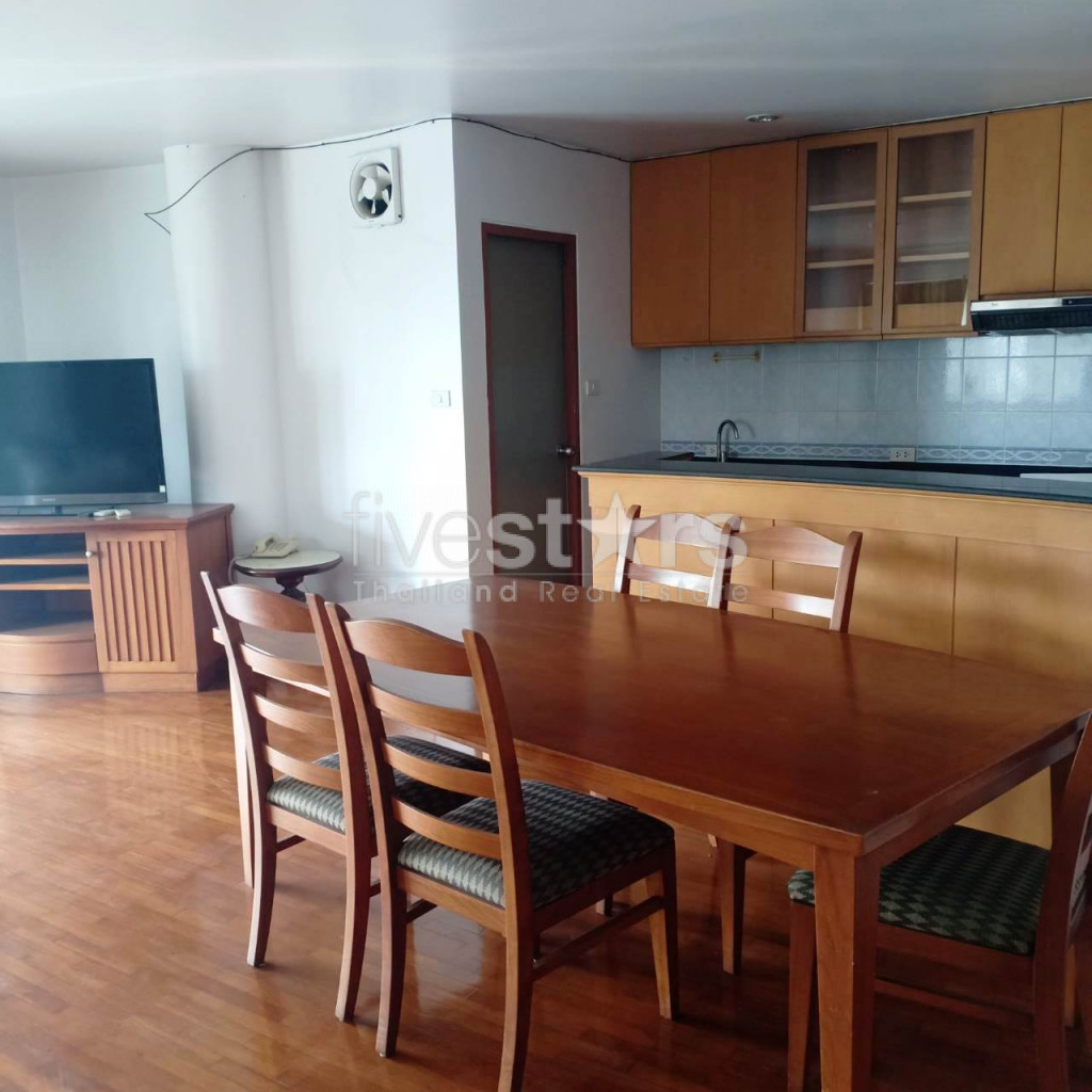 Condo de faible hauteur de 3 chambres à louer sur Thong Lo
